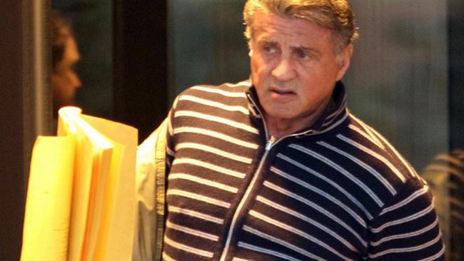 Sylvester Stallone con il copione di Guardiani della Galassia 2 ad Atlanta