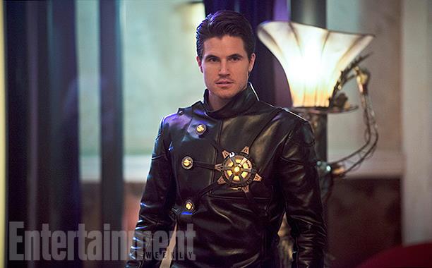 Ronnie Raymond’s (Robbie Amell) alter ego di Earth-2