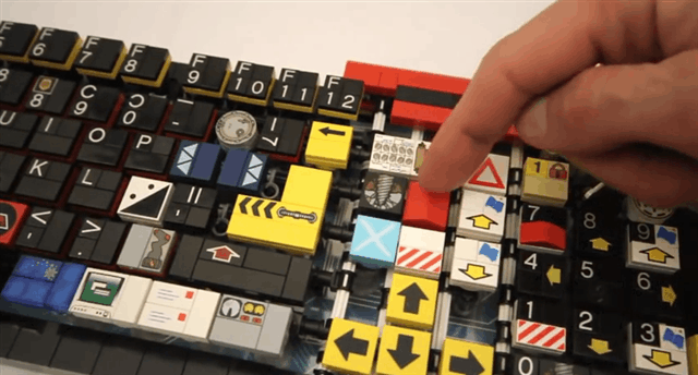 Tastiera fatta di LEGO: il video Tastiera per PC fatta di LEGO