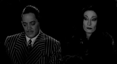 GIF Morticia e Gomez Addams
