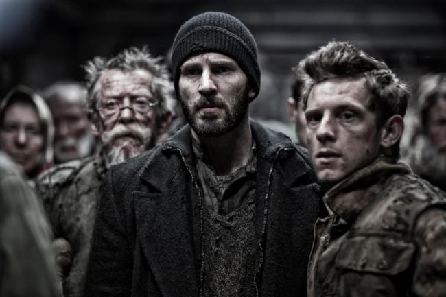 Chis Evans, Jamie Bell e John Hurt in Snowpiercer