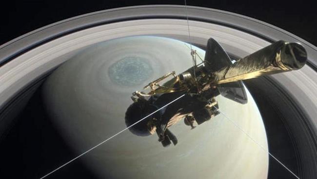 Il suicidio della sonda Cassini La sonda Cassini scruta Saturno
