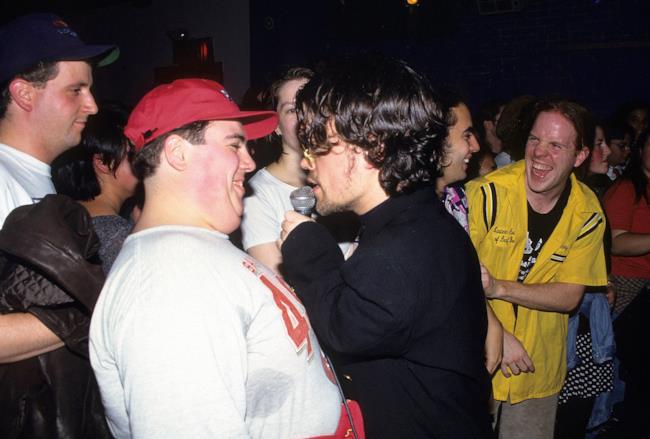 Game of Thrones, Tyrion era in una band punk rock prima della serie Tyrion coinvolge il suo pubblico