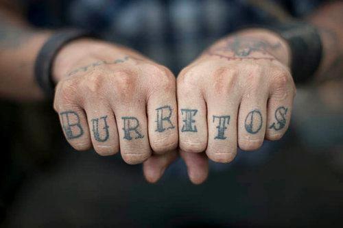 Tatuaggio Burritos sulle nocche