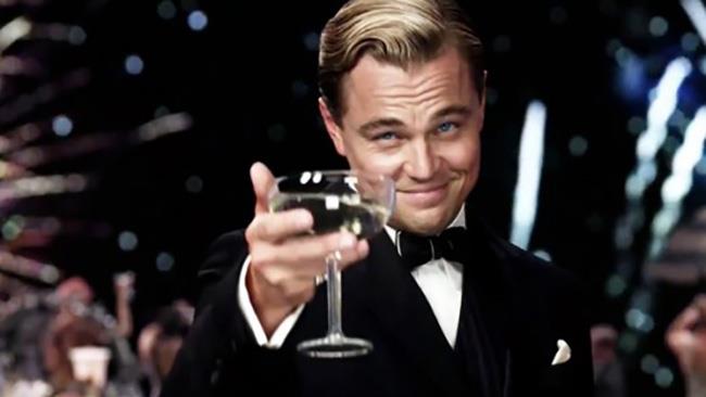 Leonardo DiCaprio in un esilarante supercut di gente che si ubriaca nei film Il Grande Gatsby tra i film del supercut di gente che si ubriaca nei film