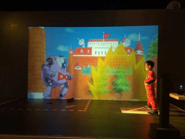 Scagliare un'onda energetica alla Dragon Ball Science Exposition