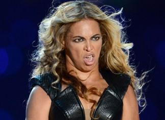 Beyoncé che fa una smorfia