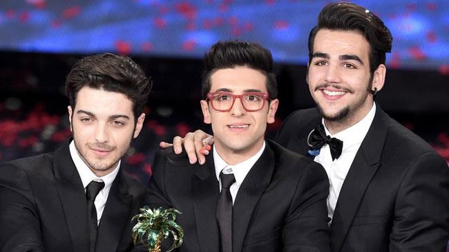 Il Volo imbratta le pareti di un albergo con feci d'artista Il trio de Il Volo