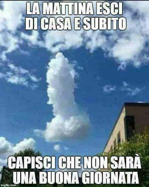 Immagini divertenti per WhatsApp - Una nuvola nel cielo