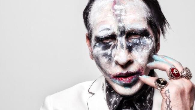 Marilyn Manson Marilyn Manson in posa.