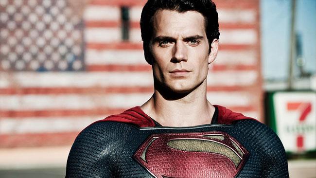 Zack Snyder conferma che Batman v Superman sarà un sequel de l'Uomo d'Acciaio Henry Cavill ne l'Uomo d'Acciaio