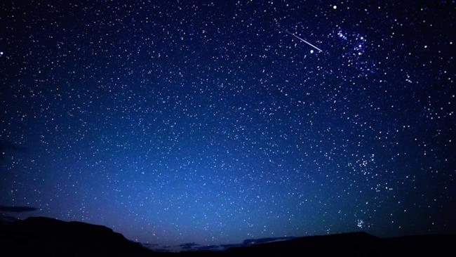 Gli astronomi spiegano perché di notte il cielo è buio Un cielo stellato
