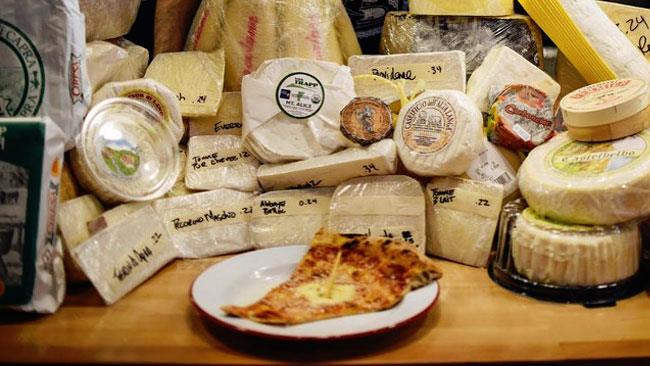 La pizza ai 101 formaggi Un trancio della pizza ai 101 formaggi