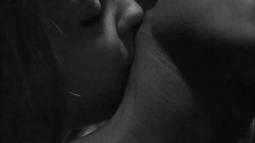 GIF bacio