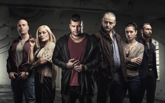 Il poster ufficiale della serie TV I personaggi di Gomorra in posa per un manifesto
