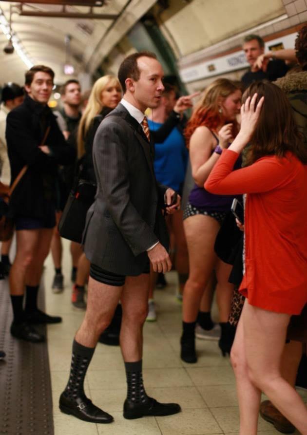 International No Pants Day a Londra: alcuni partecipanti in mutande