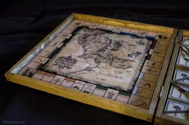 Il tabellone del Monopoly del Signore degli Anelli di Sonja Batušić
