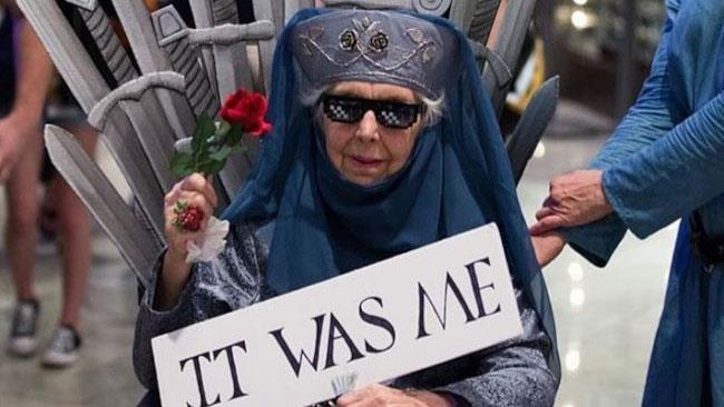 La Cosplayer di 87 anni vestita da Olenna Tyrell fa impazzire il web La cosplayer, la figlia e la nipote