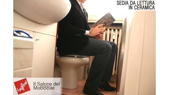 Un water...o sedia da lettura in ceramica
