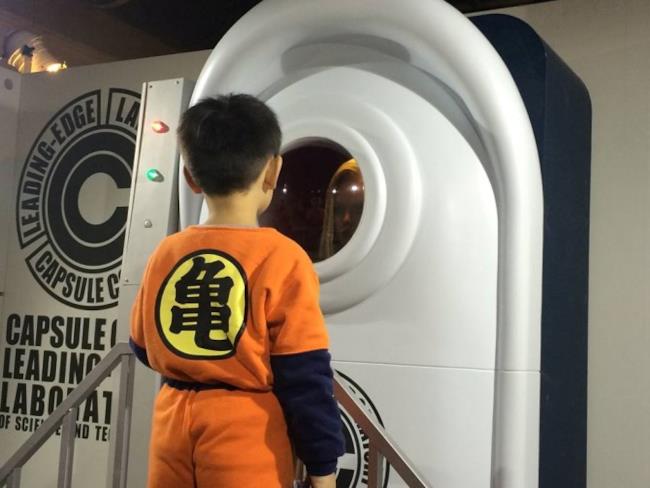I laboratori della Dragon Ball Science Exposition con C18