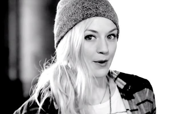 Beth di The Walking Dead lancia il suo video musicale per Rockstar Emily Kinney, aka Beth di The Walking Dead