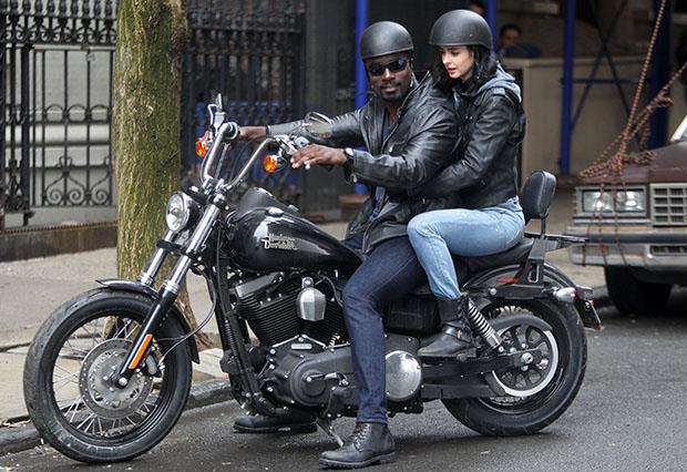 Jessica Jones e Luke Cage in AKA Jessica Jones