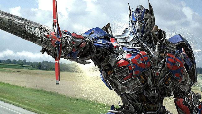 Optimus Prime guida la carica degli autobot al cinema
