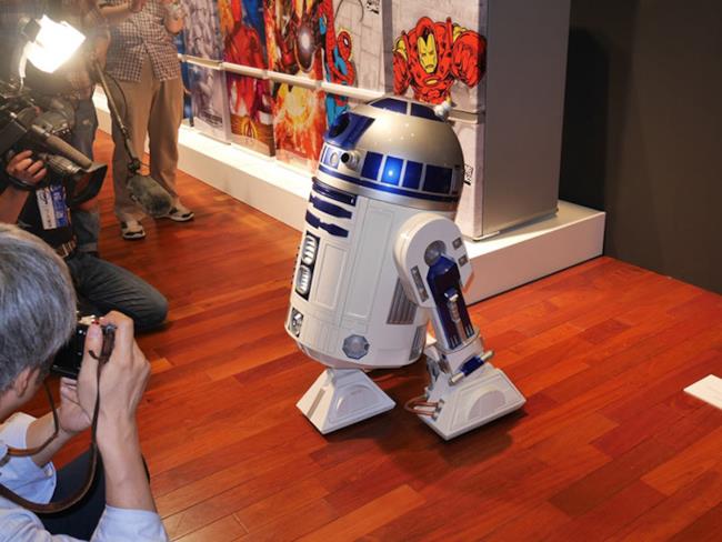 Il mini-frigo R2-D2 ti porta le birre quando ne hai bisogno