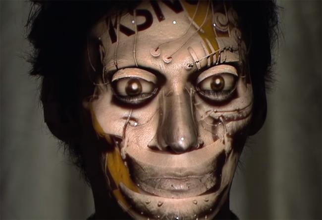 I segreti del make up elettronico in due incredibili video Uno dei modelli che hanno provato Omote