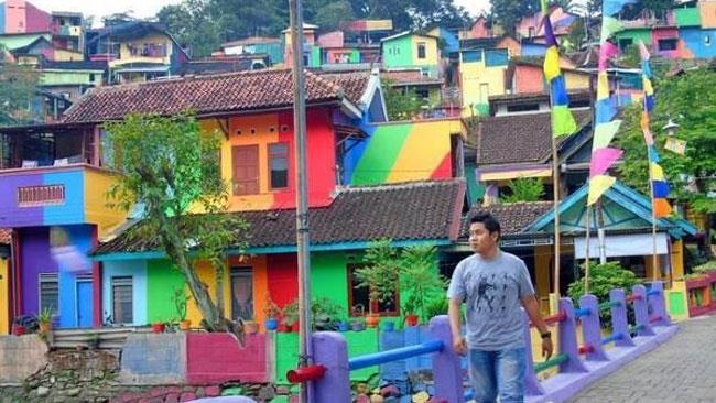 Kampung Pelangi, il villaggio arcobaleno Uno scorcio del villaggio indonesiano Kampung Pelangi