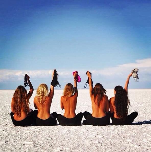 Foto di ragazze senza top del costume