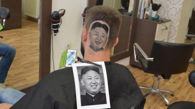 L'ultimo capolavoro del barbiere serbo sulla teste di un cliente: ritratto del leader Nord Coreano Kim Jong ritratto sulla testa di un cliente da un barbiere serbo