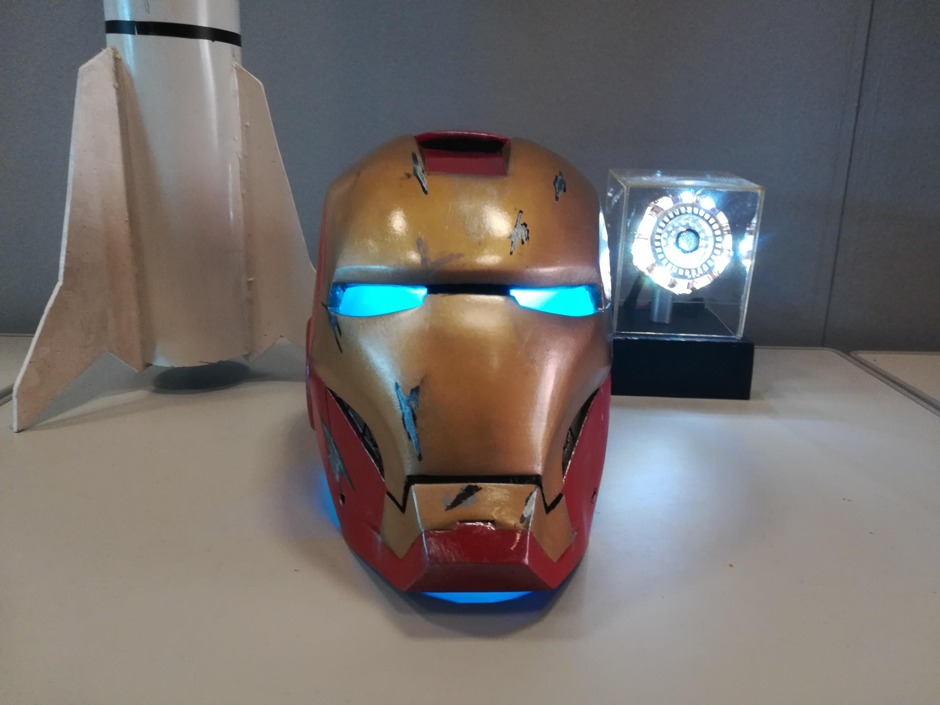 La foto del casco di Iron Man