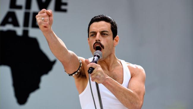 Rami Malek è Freddie Mercury La foto di Rami Malek nei panni di Freddie Mercury