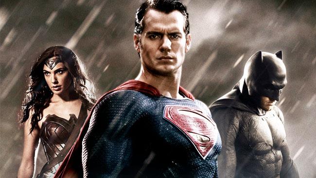 DC sfiderà l'universo cinematografico Marvel con Batman V Superman In Batman V Superman ci saranno molti eroi DC