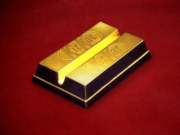 Kit Kat avvolto in una foglia d'oro