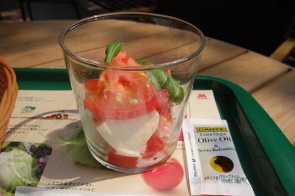 L'insalata caprese di Mos Burger