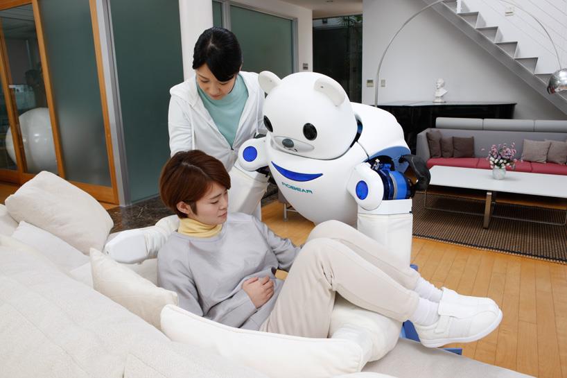 Il robot ROBEAR in azione