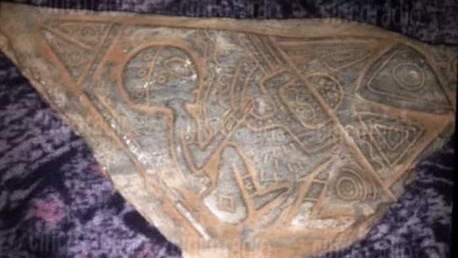 10 prove del passaggio sulla Terra di astronauti alieni La stele messicana aliena