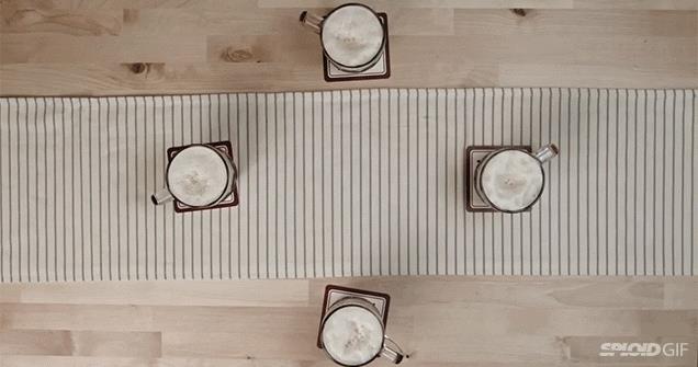 Ecco come versare la birra tra amici in diversi Paesi