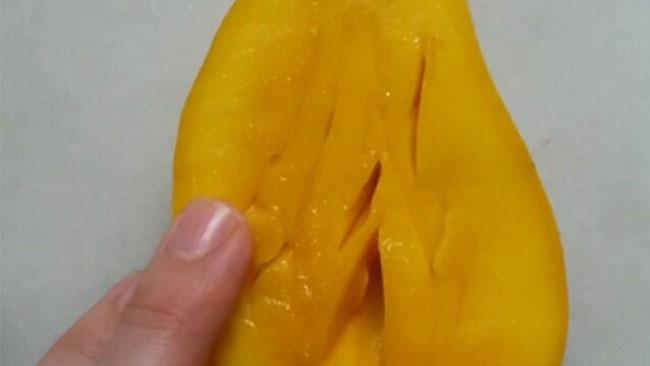 Quando il food porn ha un significato letterale Due immagini del profilo Instagram di Stephanie Sarley