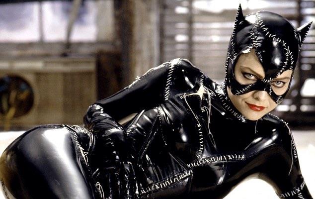 È ufficiale: Catwoman è bisessuale Michelle Pfeiffer è Catwoman