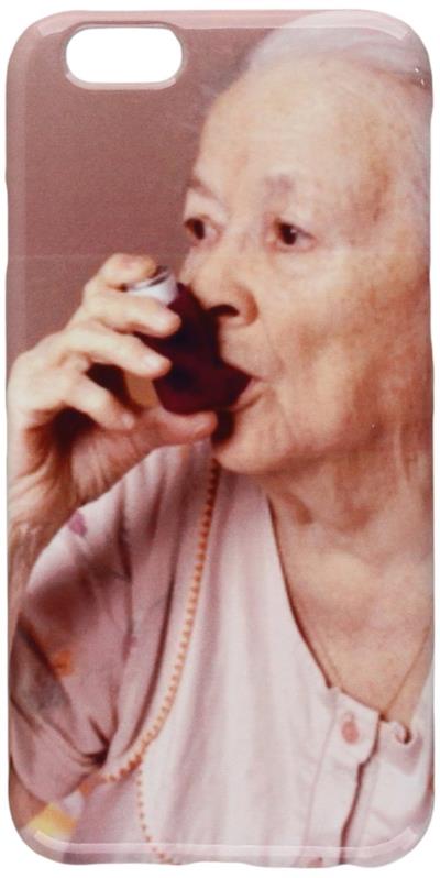 Cover per telefono raffigurante vecchietta con l'asma