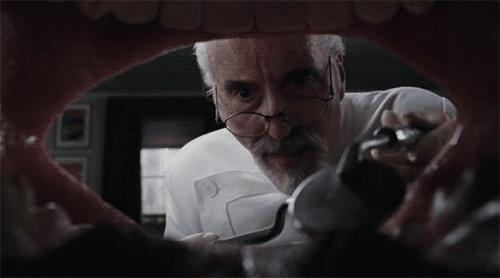 GIF di un dentista