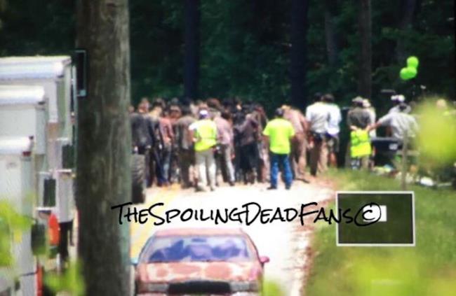 Nuova immagine dell'orda di zombie nella stagione 6 di The Walking Dead