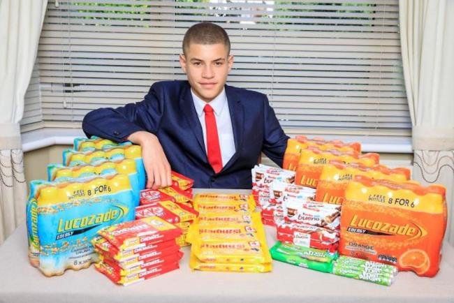 Quindicenne guadagna 56mila dollari vendendo merendine a scuola Il nostro Nathan sfoggia le sue "risorse"