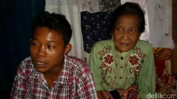 Selamat e Rohaya in abiti civili