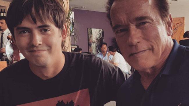 Sandberg a sinistra e Schwarzenegger a destra David Sandberg a sinistra e Arnold Schwarzenegger a destra