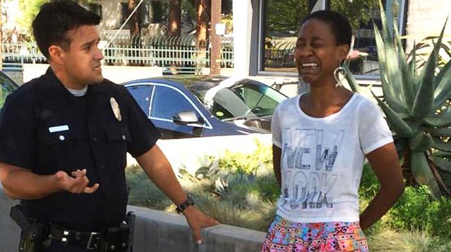 Danièle Watts arrestata perchè scambiata per una prostituta Danièle Watts piange davanti ad un poliziotto di Los Angeles