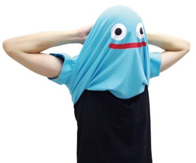 Il volto di Slime impresso sotto la maglietta.